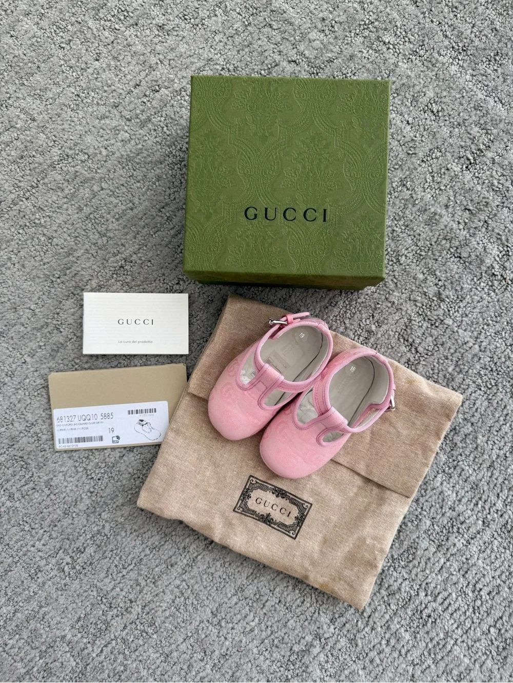 Gucci Pink Baby Mary Jane Shoes with Buckle Strap